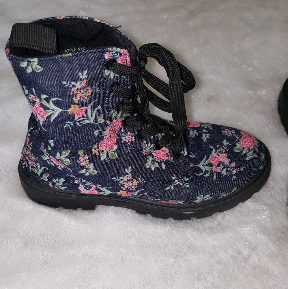 Boots size 4