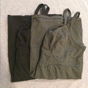 2 Gap Maternity nursing tanks