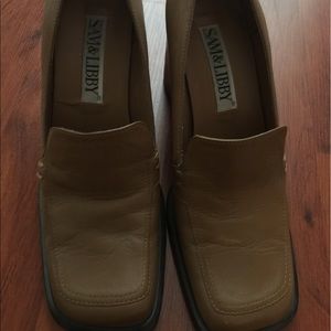 Sam & Libby tan mustard color pump shoes 7