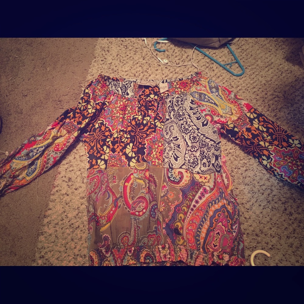 3/4 patterned blouse