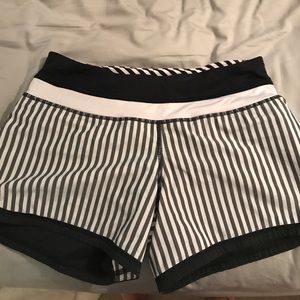 Black and white lululemon shorts