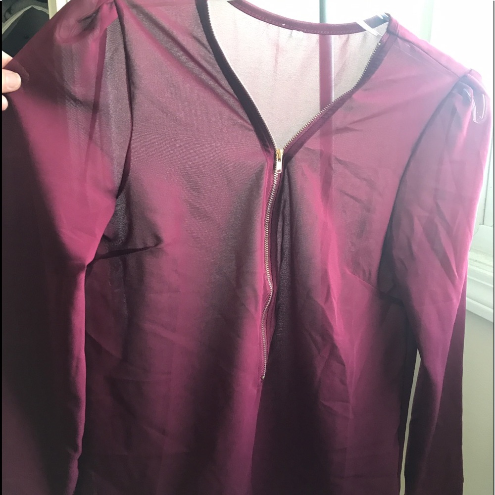 Burgundy sheer zipper front 3/4 sleeve top