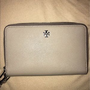 Tory burch wristlet