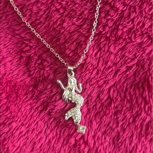 🐚Adorable mermaid necklace!🐚