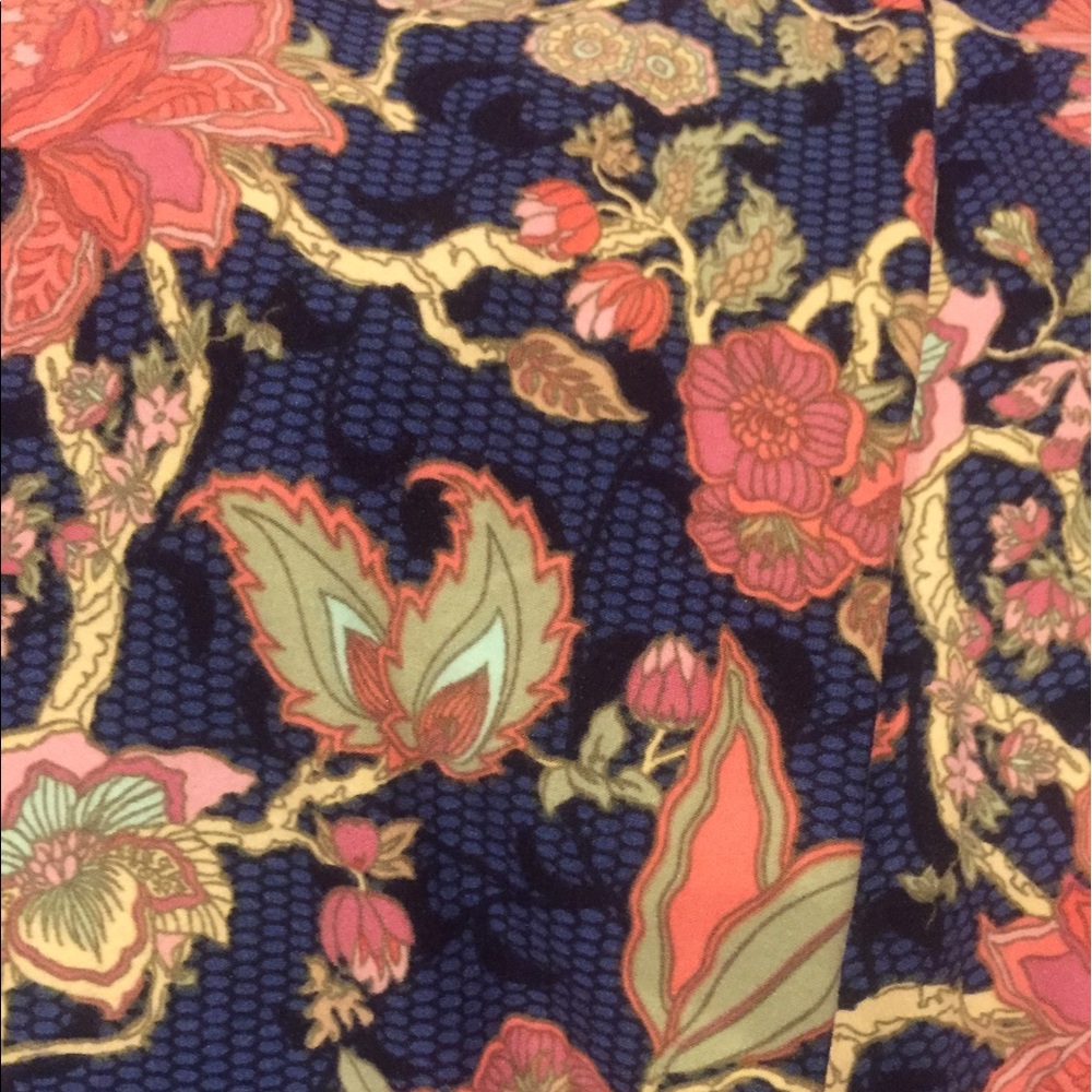 LuLaRoe OS Leggings with floral design- so soft