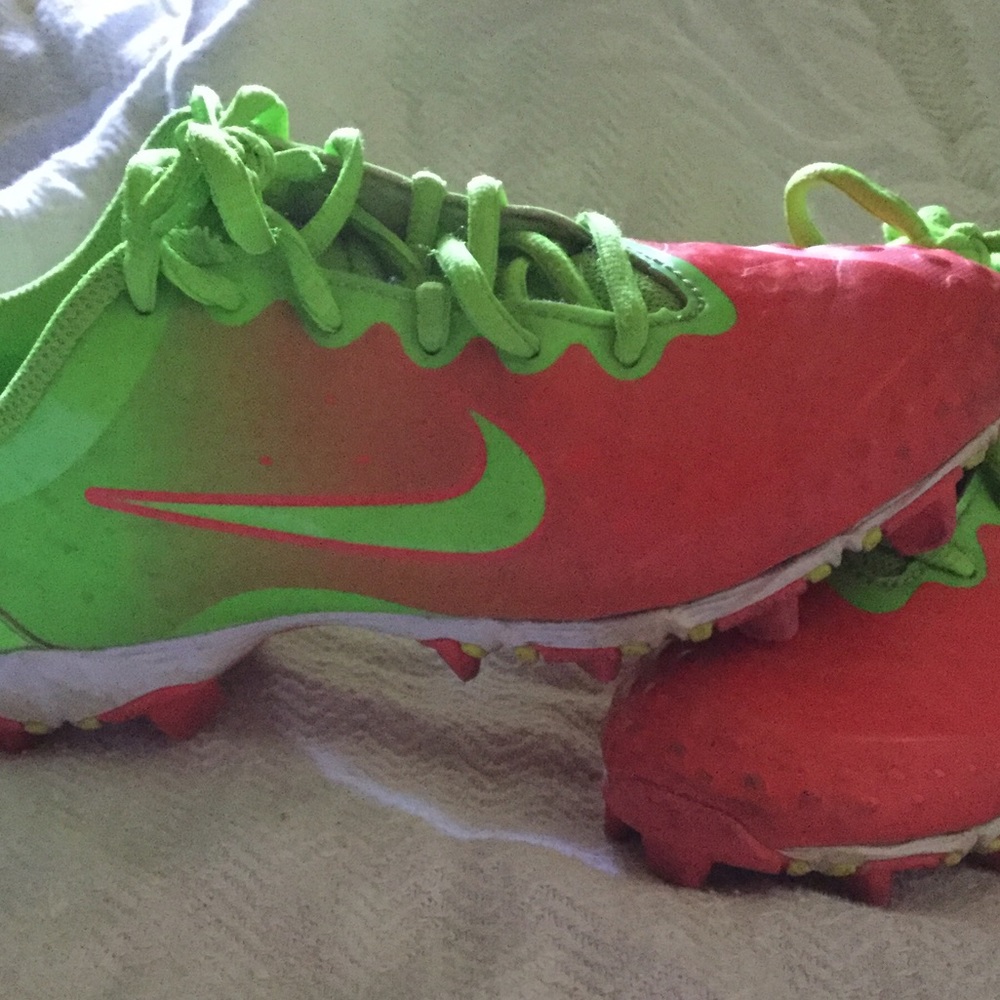 Kids nike baseball/softball cleats. Like new...