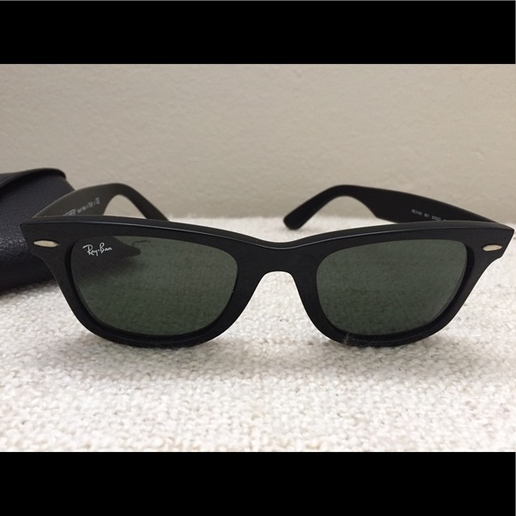 ✨Get it NOW!✨ Ray Ban Sunglasses!