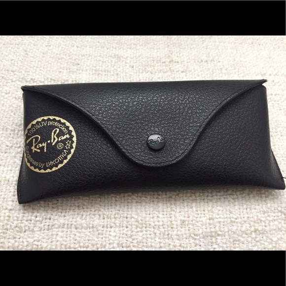 ✨Get it NOW!✨ Ray Ban Sunglasses!