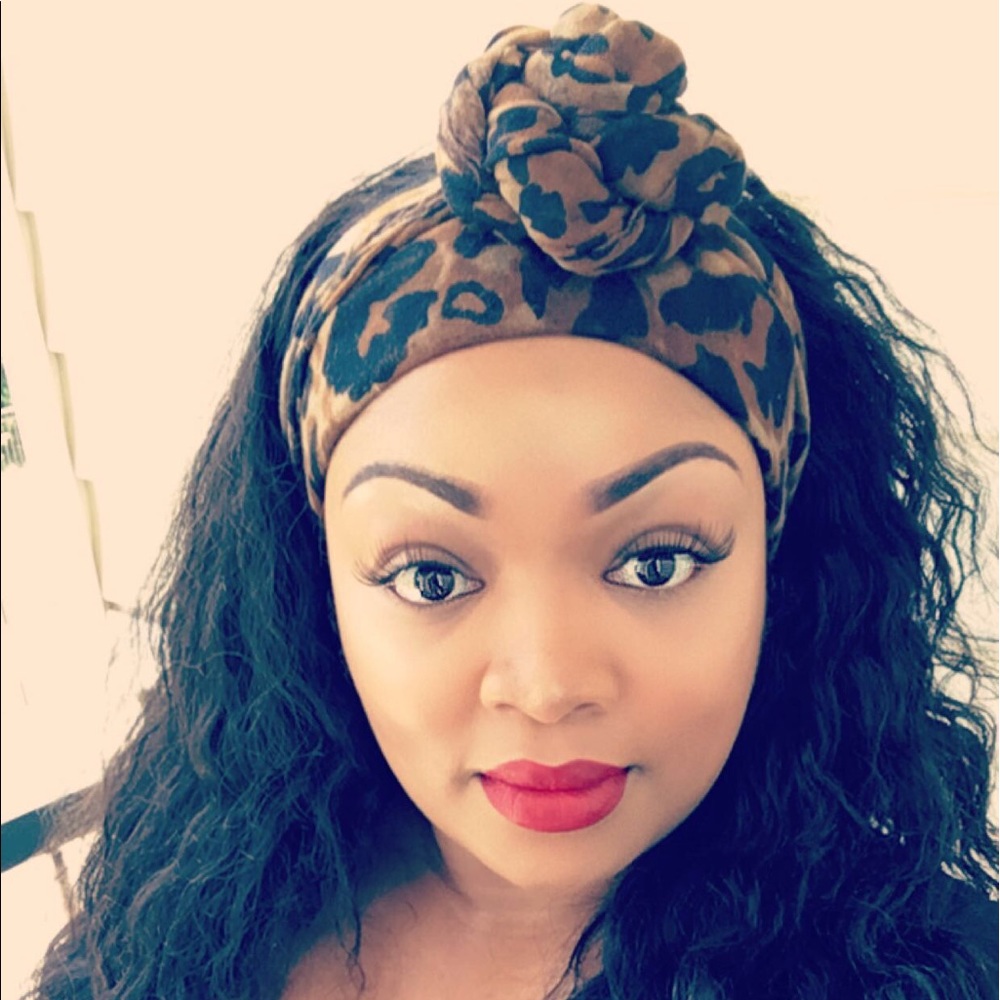 Meet your Posher, Latoya