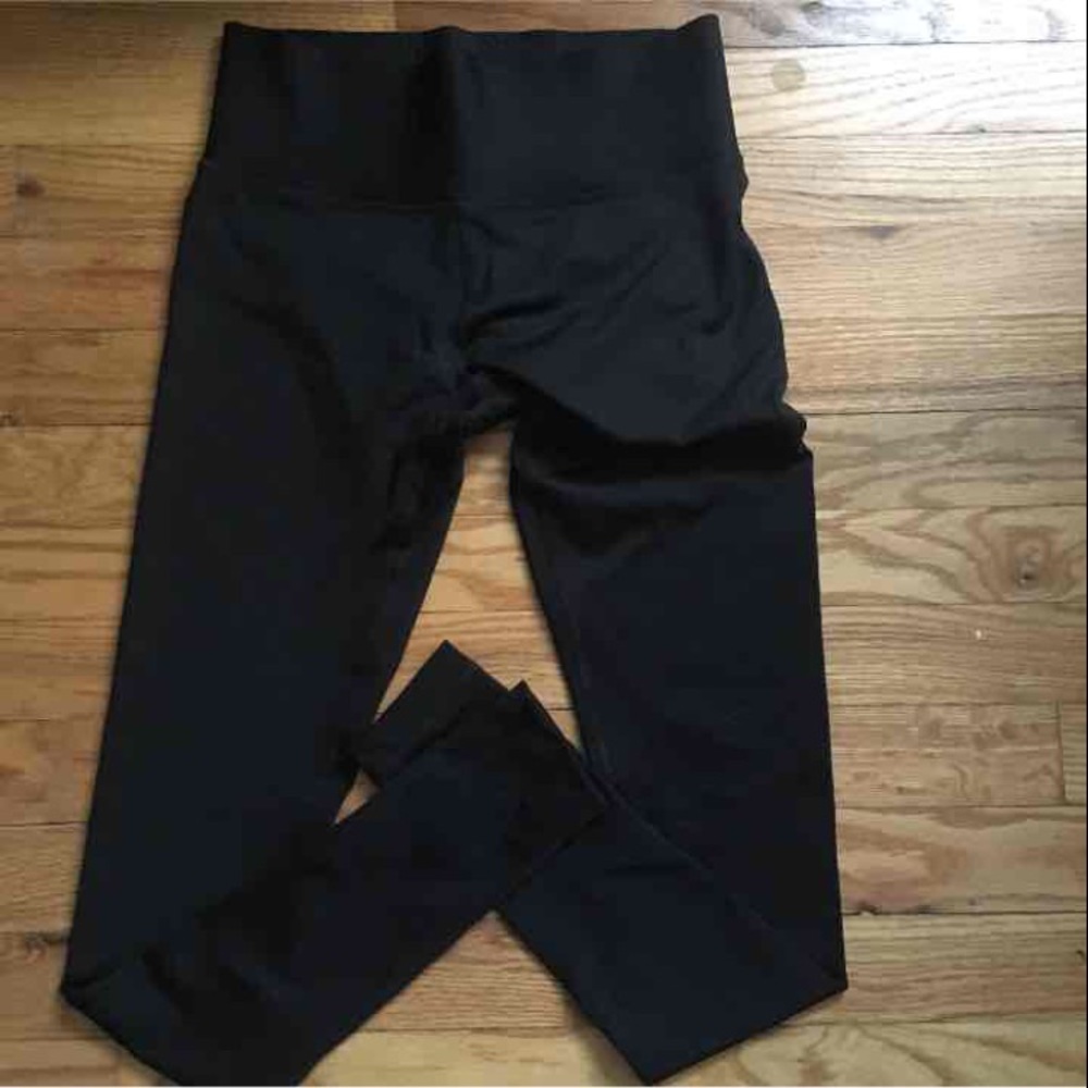 SOLD ON MERC** Compression legging