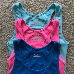 Under Armour fitted thank tops (3) size xsmall
