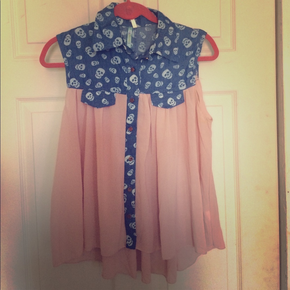 Sleeveless skull & pink shirt