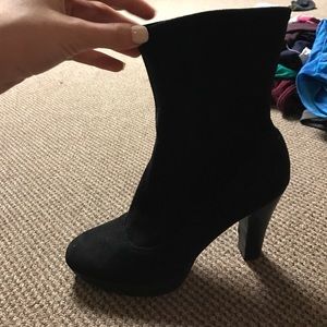 Black heeled boots