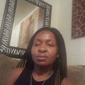 Meet your Posher, Latisha