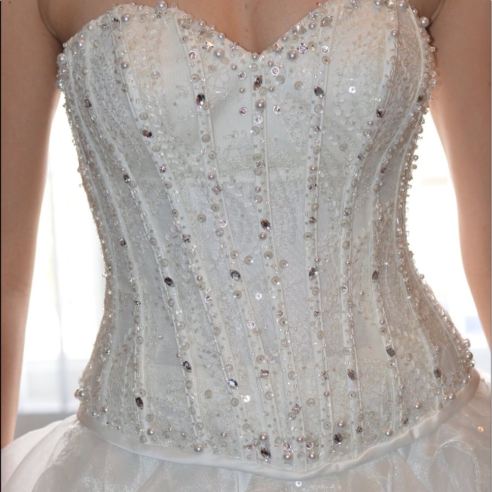 Wedding dress - Picture 6 of 8