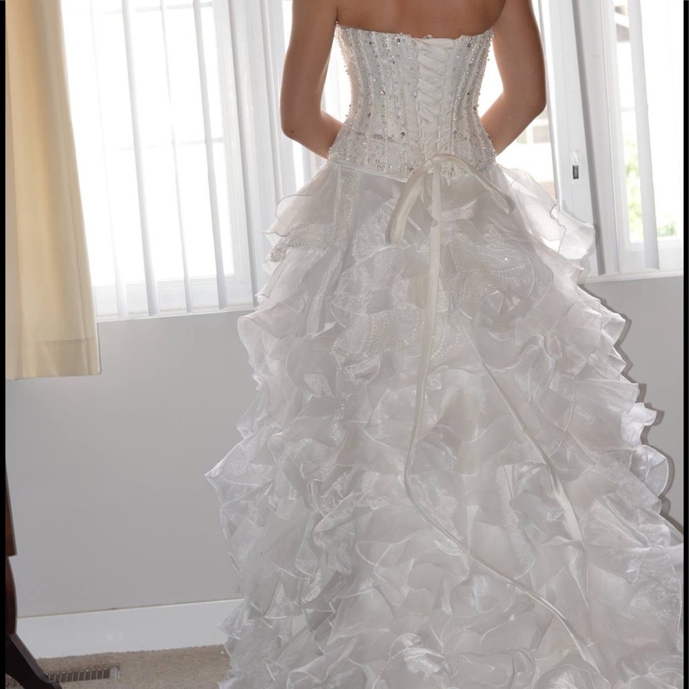 Wedding dress - Picture 7 of 8