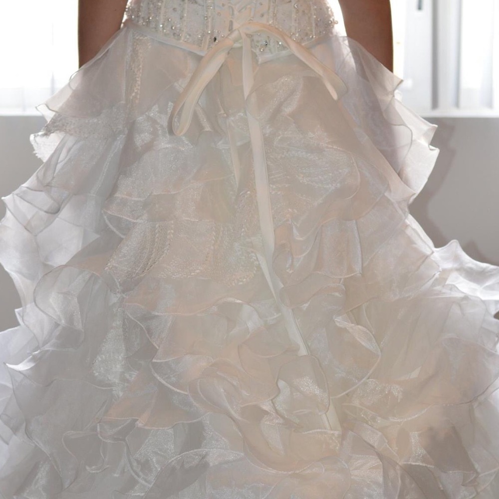 Wedding dress - Picture 8 of 8