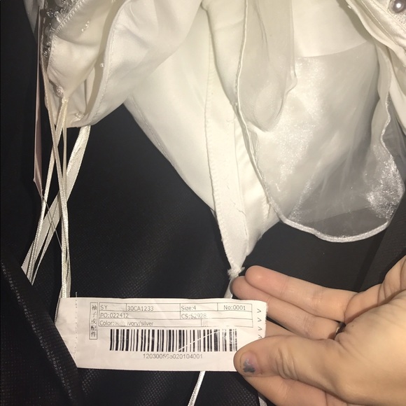 Wedding dress - Picture 4 of 8