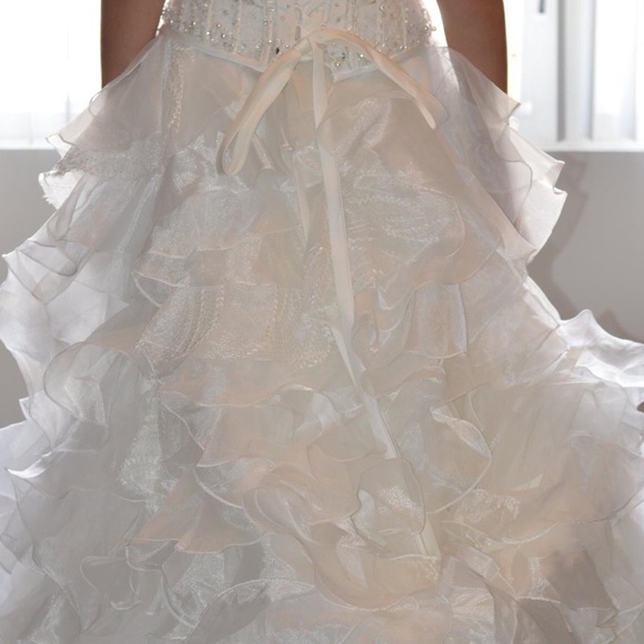 Wedding dress - Picture 8 of 8