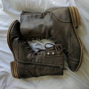 Combat boots