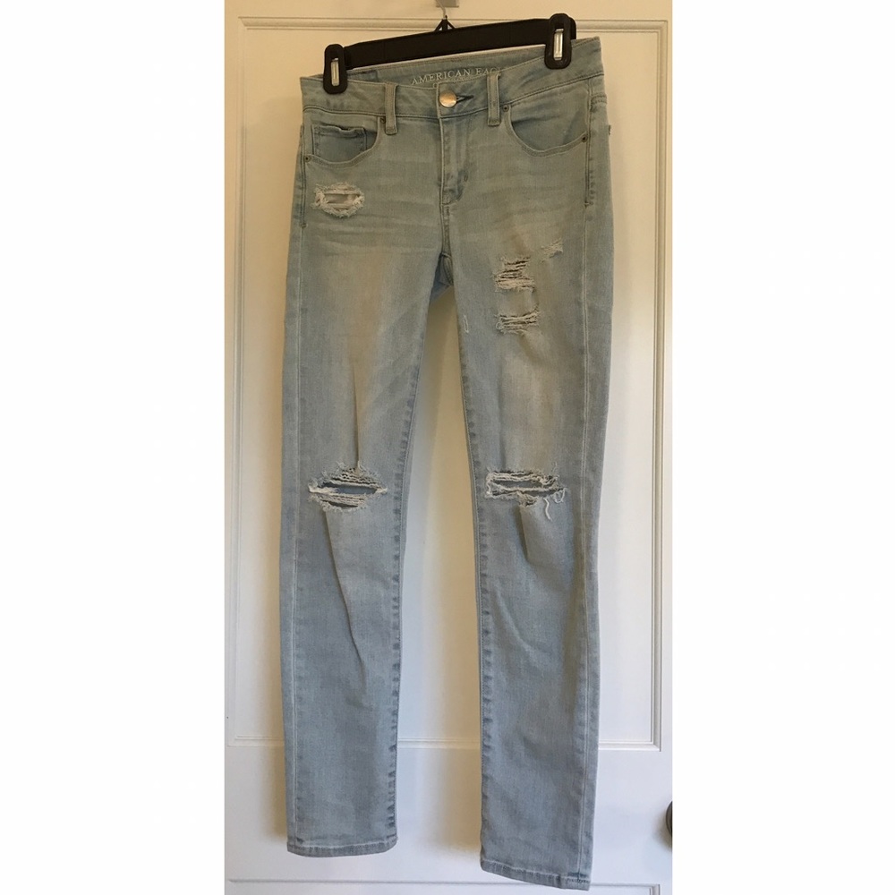 AE SUPER STRETCH LIGHT WASH SKINNY JEANS W HOLES