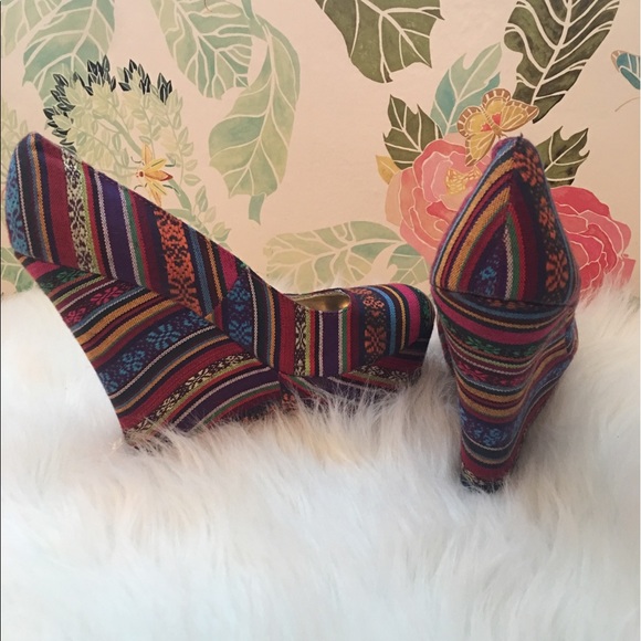 Mossimo Boho striped wedges - Picture 2 of 4