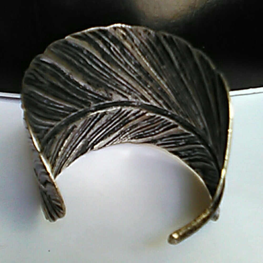 Sliver Metal Leaf Bangle