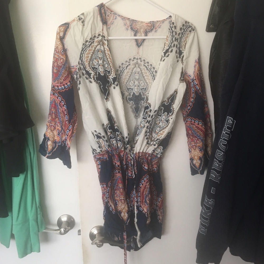 Super Cute  paisley print romper ⭐️