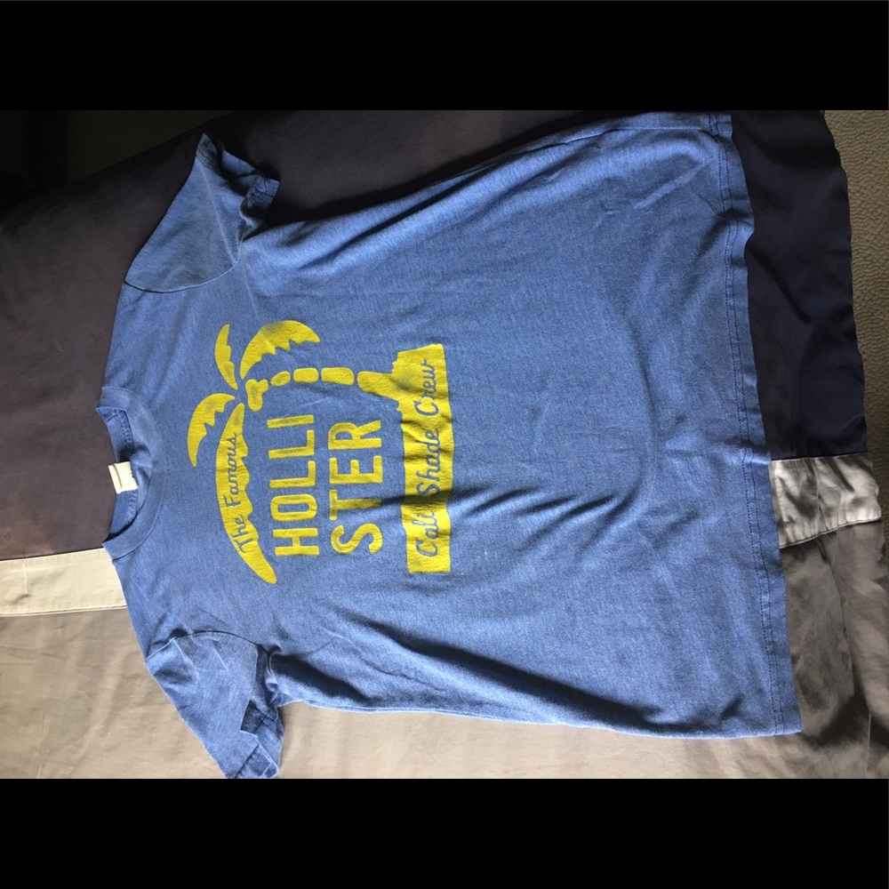 Hollister t shirt