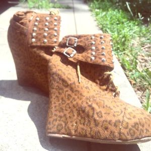 Heel booties