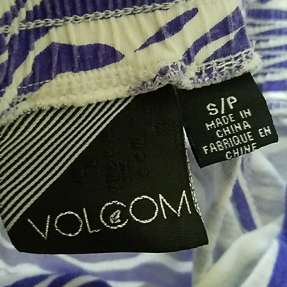 SALE - VOLCOM summer Mini / Cover Up - small - Picture 5 of 5