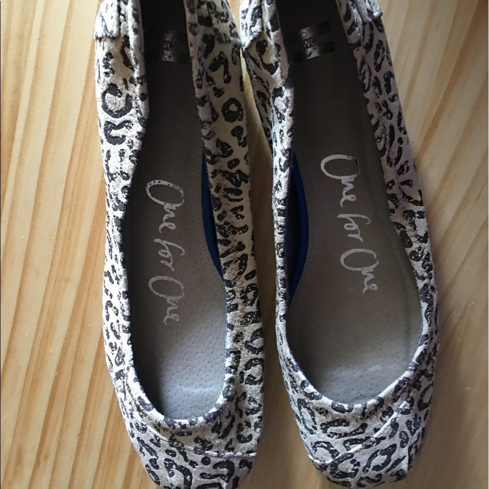 Leopard print Toms