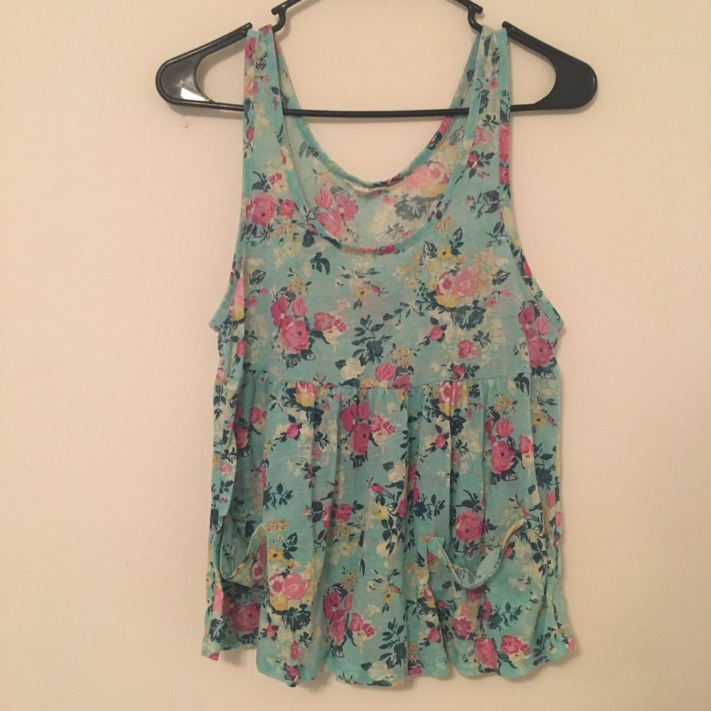 Floral tank top with two front pockets