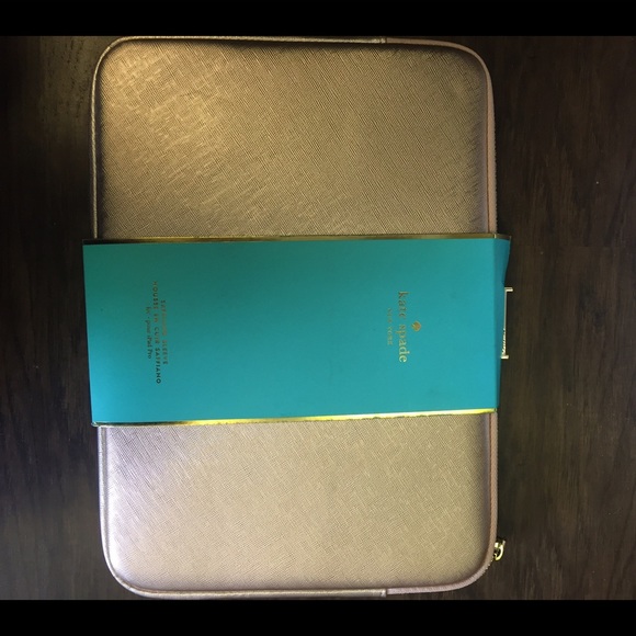 Rose gold Kate spade New York sleeve - Picture 6 of 8