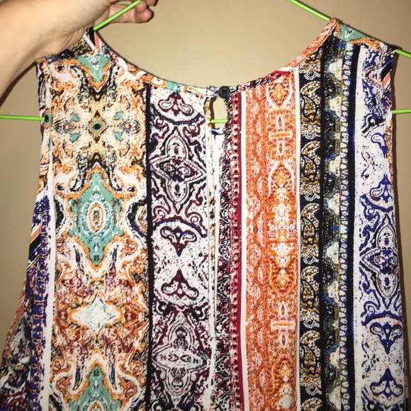 PATTERNED TOP - Picture 2 of 2