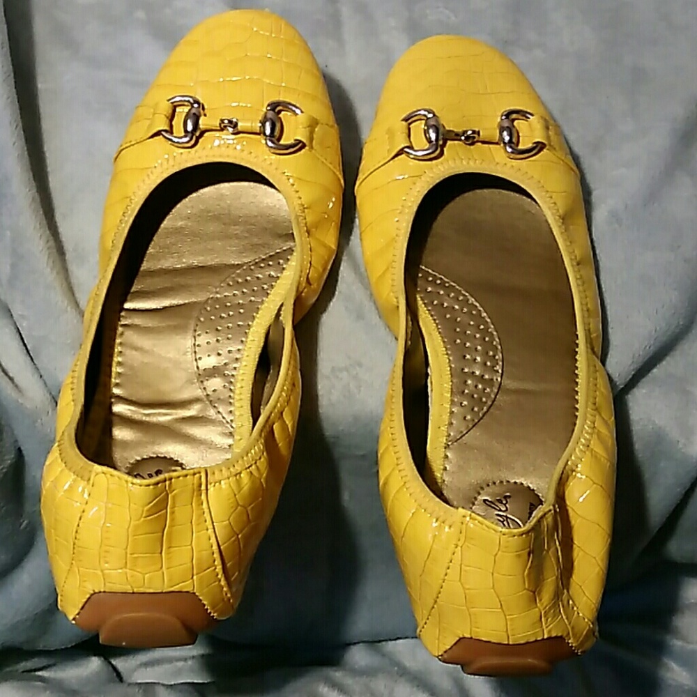 Hush puppies soft flats