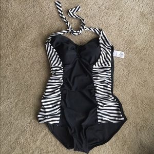 👙🕶 SWIMSUIT ALERT🕶👙