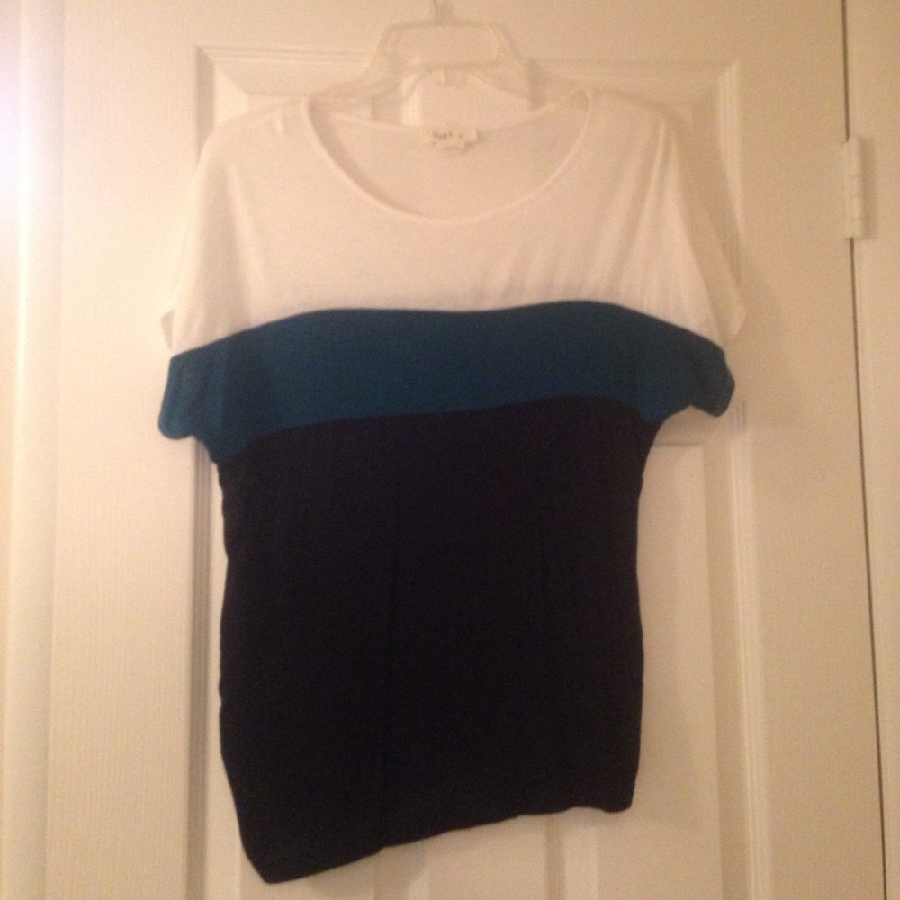 Tri colored tee