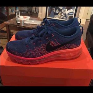 WMNS NIKE FLYNIT MAX