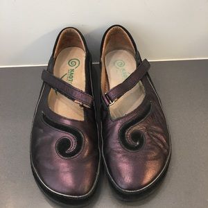 Naot leather plum Flat