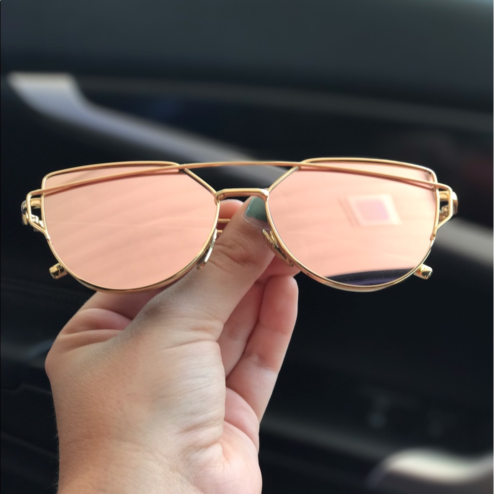 NWOT ⭐️ Stunning Sunglasses