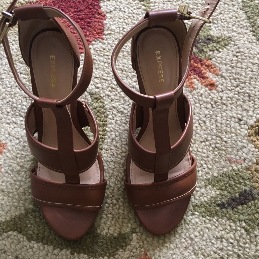 Express brand wedges