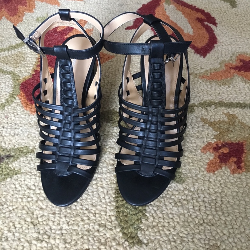 Express strappy pumps