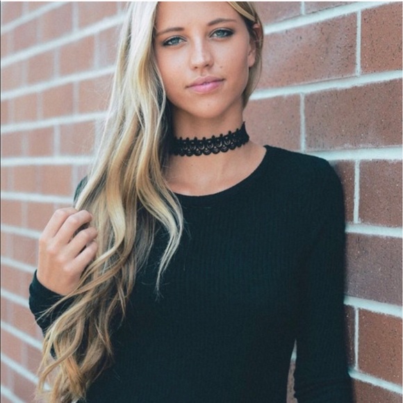 Black Lace Choker - Picture 3 of 7