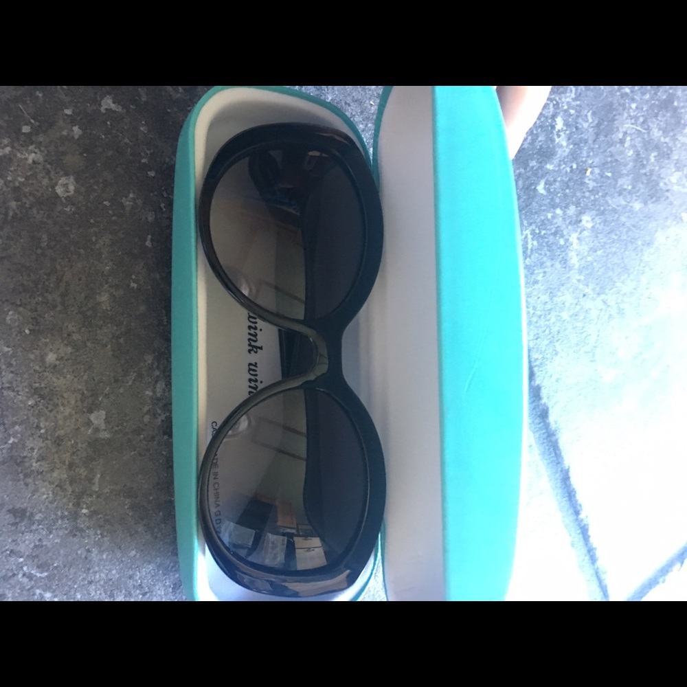 Kate spade sunglasses with case