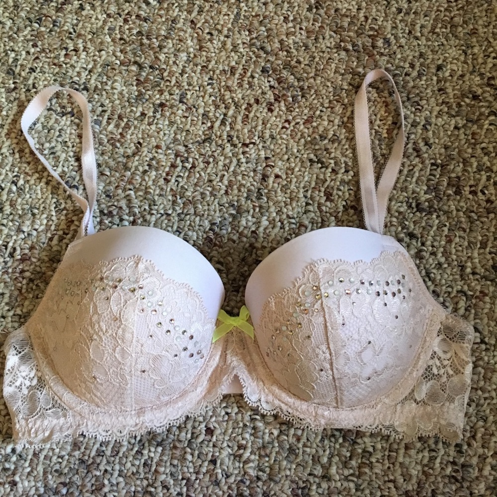 VS Lightly lined lace bra