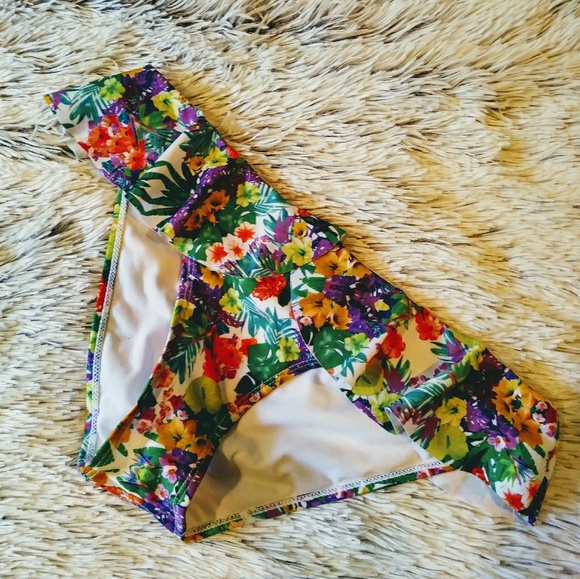 Tropical Ruffles Bikini Bottom - Picture 1 of 3