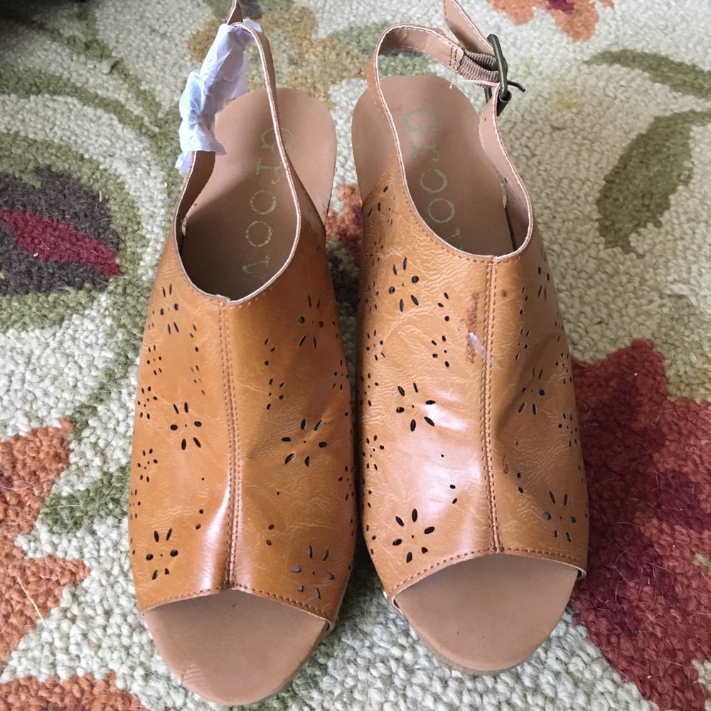 Groove brand sandals