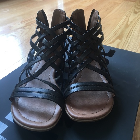 Black gladiator sandals - Picture 2 of 6
