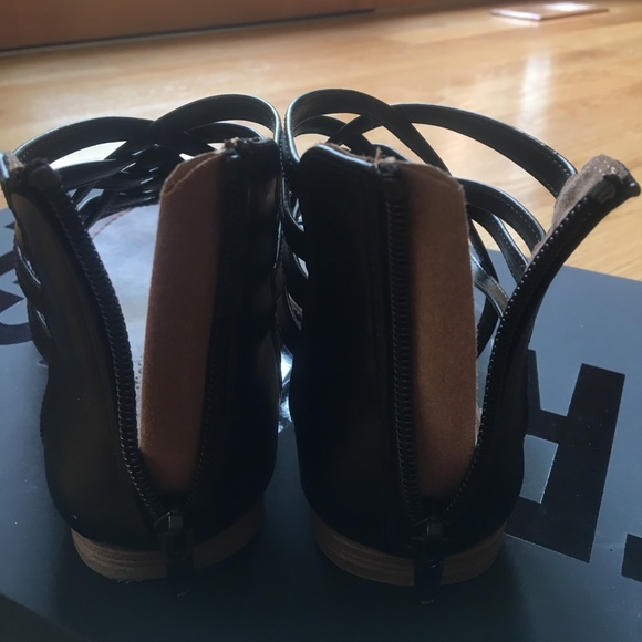 Black gladiator sandals - Picture 3 of 6